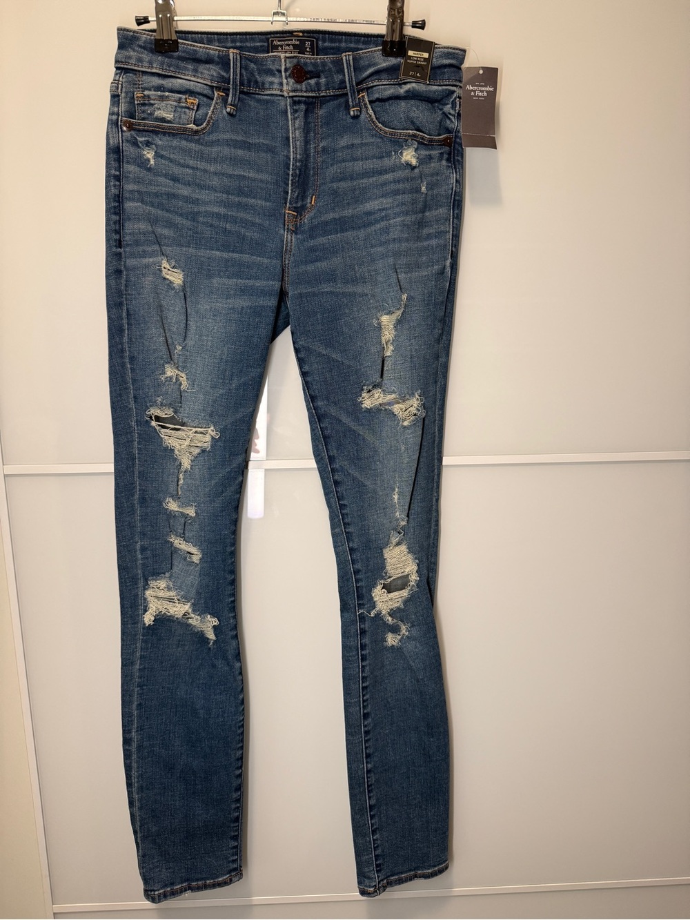 NWT Abercrombie & Fitch Harper Low Rise Distressed Skinny Jeans